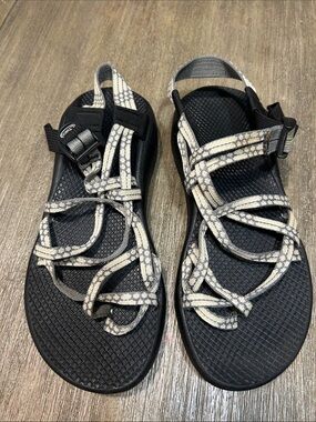Chaco ZX/2 Women's 9W, Double Strap Toe Loop Grey and Black Outdoor Sandals.